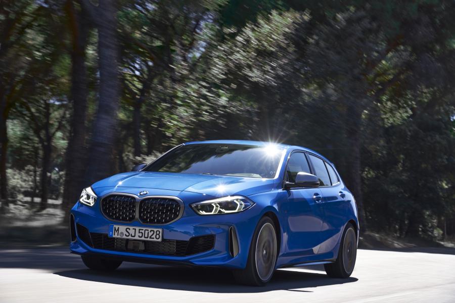  BMW M135i xDrive (F40) 2019 года  (WW) (фото 4 из 189)